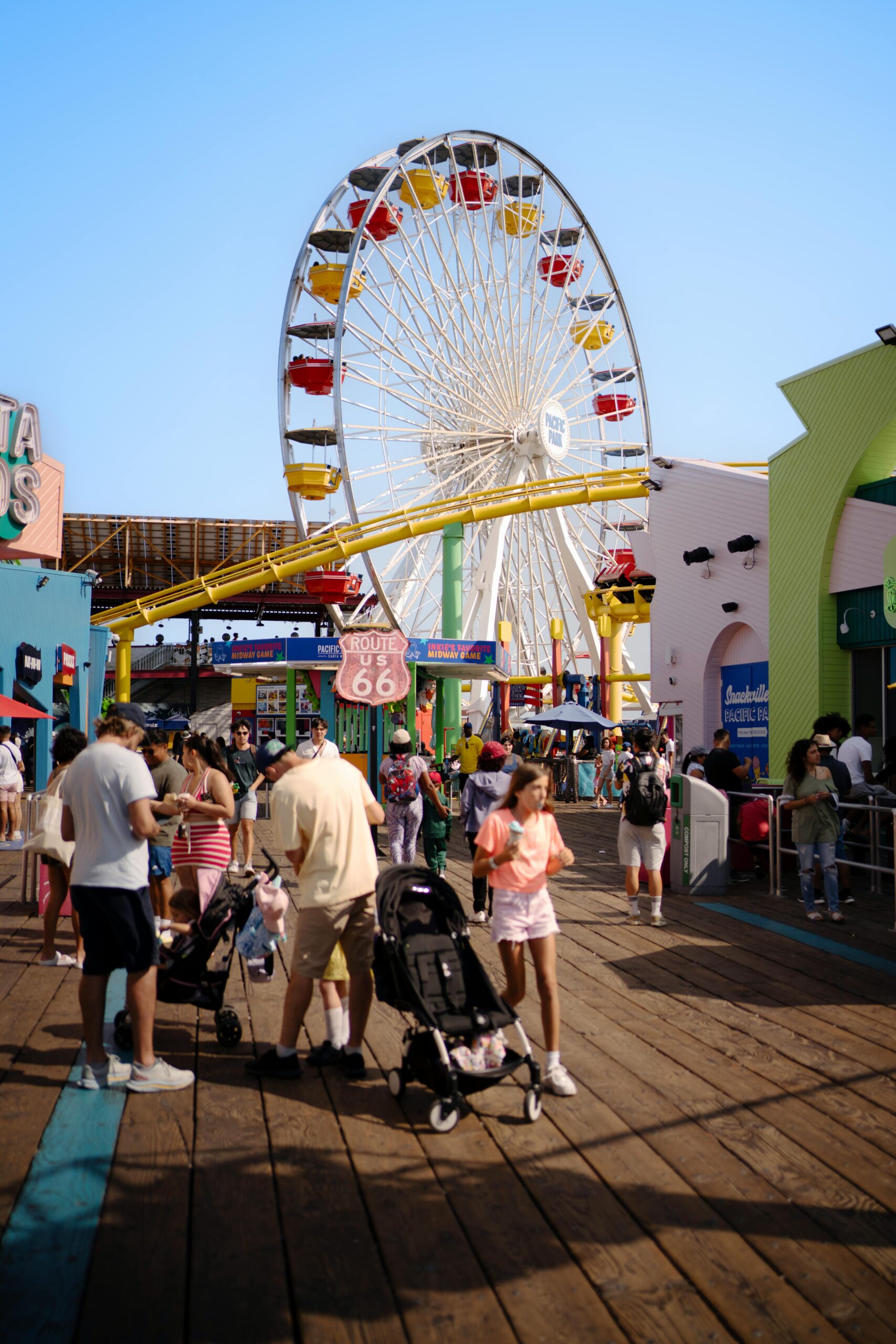 Santa Monica Los Angeles Beach Ocean Pier Pacific Park pexels-thomas-balabaud