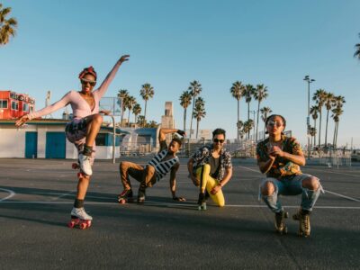 Venice Beach Los Angeles Street Ocean Friends pexels-rdne